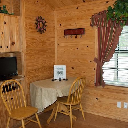 Medina Lake Camping Resort Cabin 3 Lakehills Esterno foto