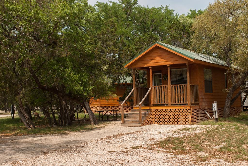 Medina Lake Camping Resort Cabin 3 Lakehills Esterno foto