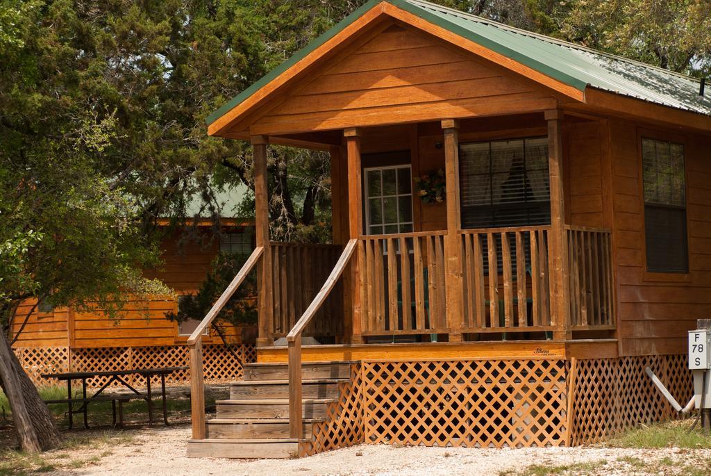 Medina Lake Camping Resort Cabin 3 Lakehills Esterno foto
