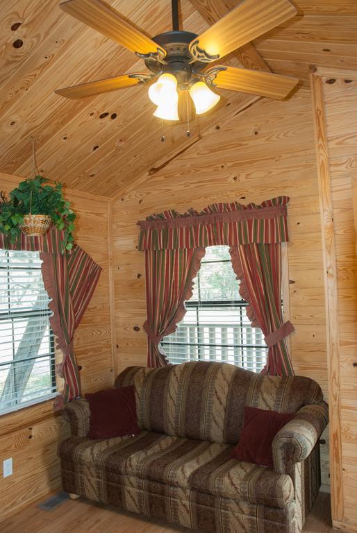 Medina Lake Camping Resort Cabin 3 Lakehills Esterno foto